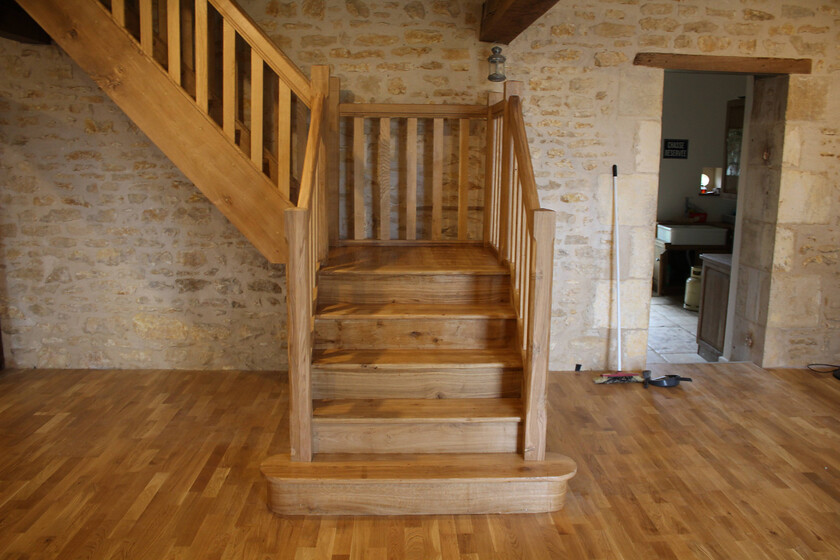 Oak staircase in Charente 16500 
 Custom oak staircase fabricated and fitted in property renovation in Charente, 16500.