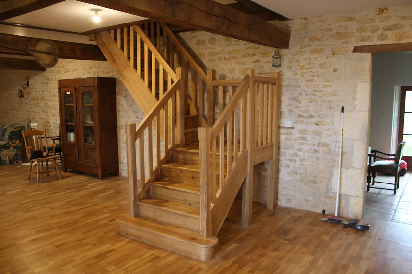 Oak staircase in Charente 16500 
 Angled oak staircase, custom made for a property in Charente 16500.