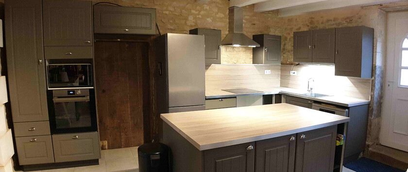 Modern kitchen fitted in Charente 16500 
 Contemporary kitchen fitted by James Worrall in Charente, 16500.